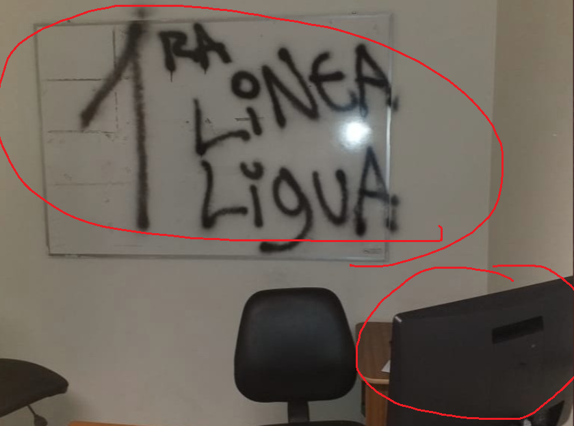 treintona_cl's tweet photo. De verdad quieren que nos traguemos la historia del atentado a los pacos de La Ligua?
jajajajajajajaja https://t.co/JLKg1S8tLF