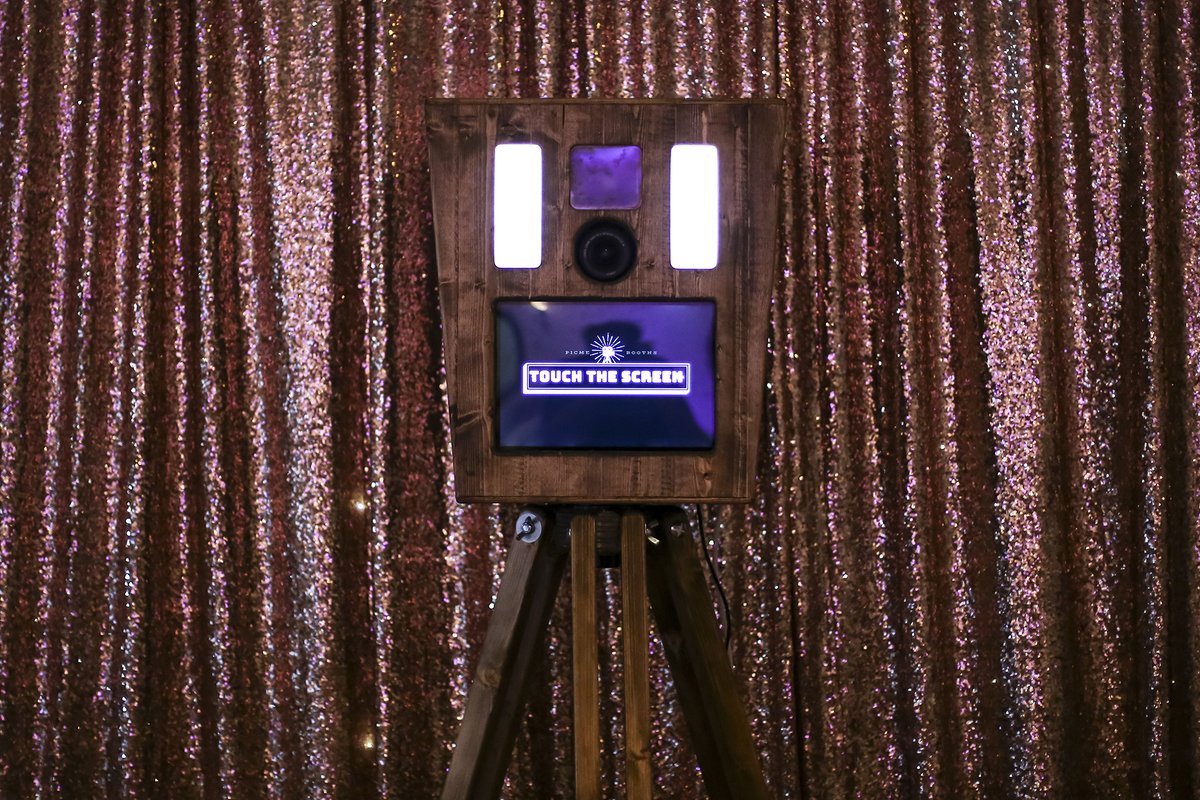 ShoutEvents's tweet photo. While Shout HQ is not open any evenings this week, we will be opening the doors on Sunday between 11am and 3pm.

Big Hire UK will also be at Kettering Park Hotel that day.

#venuestyling #photobooth #weddingcake #weddingphotographer #dj #lightupletters #weddingservices https://t.co/X2NVWqUziG