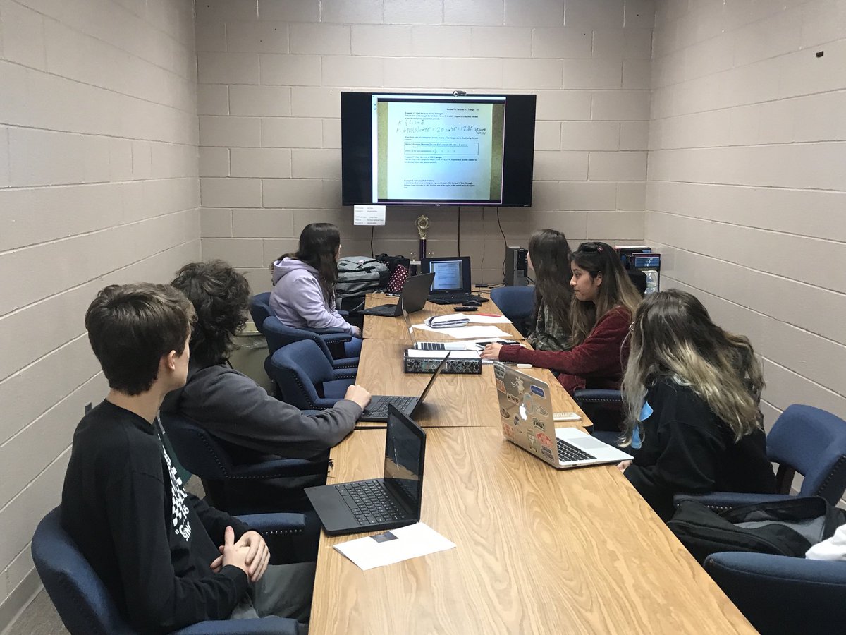 lcm27948's tweet photo. Lots of things happen in the Library! These students are virtually plugged in to the COA campus. #ManteoHigh #sk1nsmedia #CheckoutDare https://t.co/B9CDcICcfq