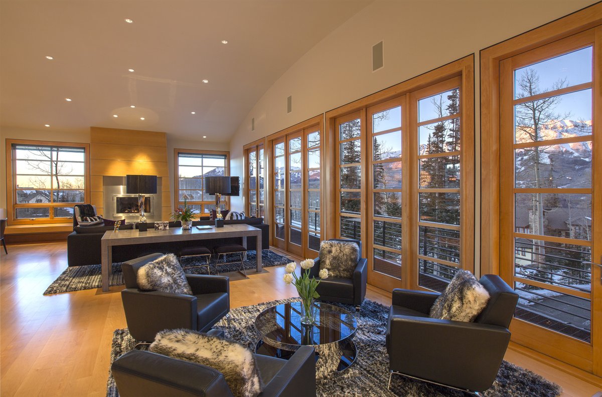 ChristiesHomes's tweet photo. This #MastersCircle Monday, we present the ultimate in effortless ski access, this home’s unique contemporary architecture combines curvature and simplistic linear design via @TRECTelluride https://t.co/Fx5rmVcvPo https://t.co/714eV6Kd07
