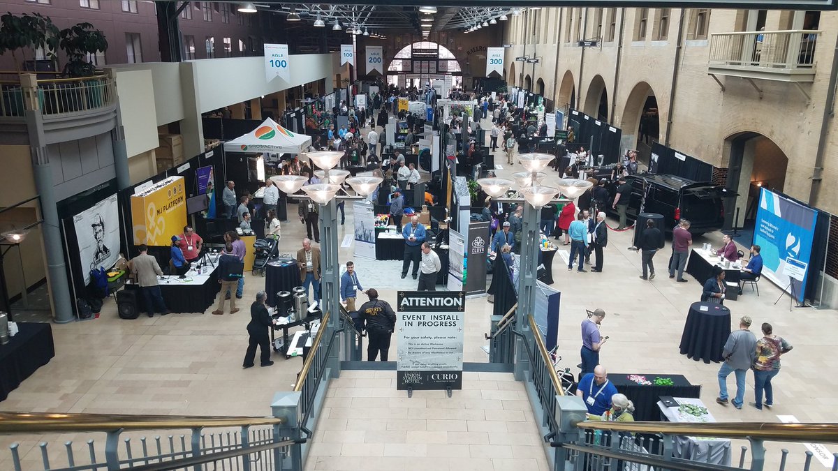 EraseTheTrace's tweet photo. We are #talkingtrash at the MoCannBizCon + EXPO in StLouis today and tomorrow. 

In this new up and coming industry, let's remember to be green about our green 💚 Stop by and say hi!!

#mocannbizcon2020
#erasethetrace #greenlove https://t.co/DyUUsSvTb0