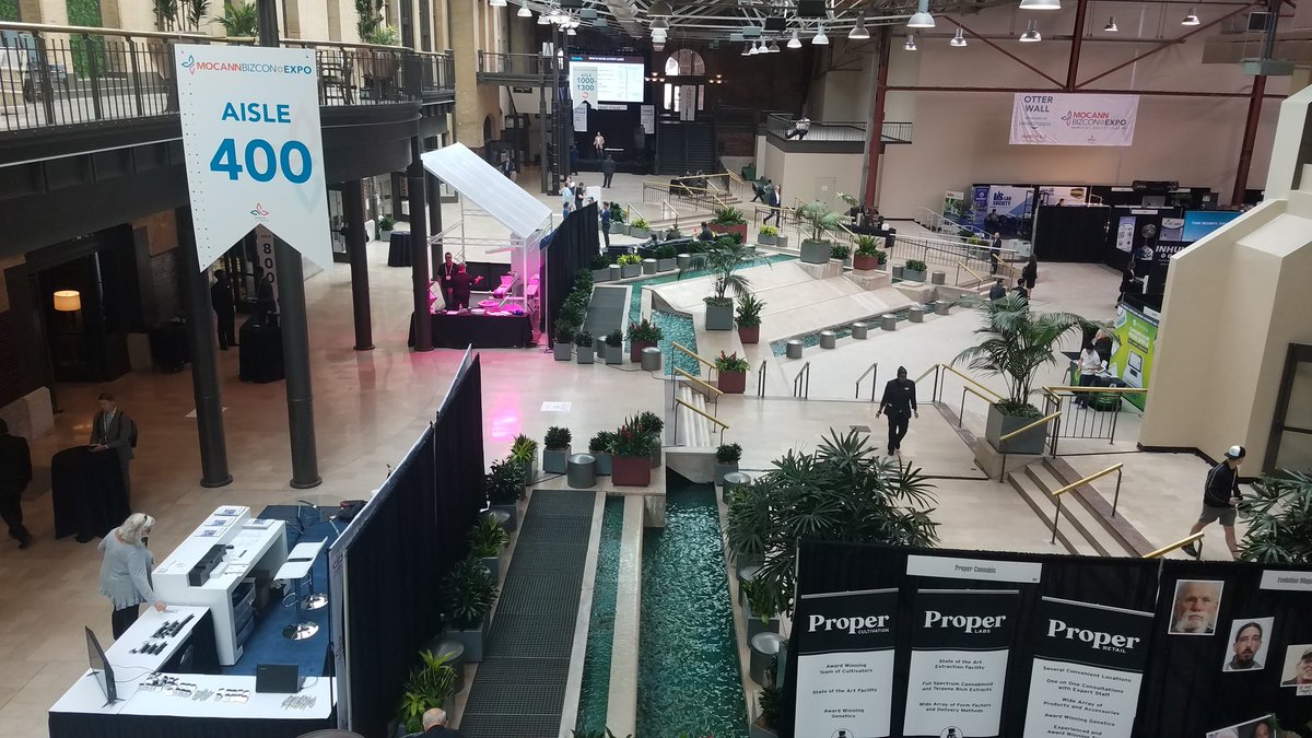 EraseTheTrace's tweet photo. We are #talkingtrash at the MoCannBizCon + EXPO in StLouis today and tomorrow. 

In this new up and coming industry, let's remember to be green about our green 💚 Stop by and say hi!!

#mocannbizcon2020
#erasethetrace #greenlove https://t.co/DyUUsSvTb0