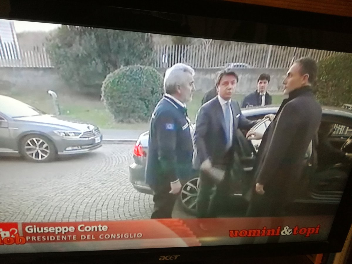 unoenessunoe's tweet photo. Arriveranno le misure, tranquilli #flemma #Conte #blob https://t.co/ue4pHisGYE