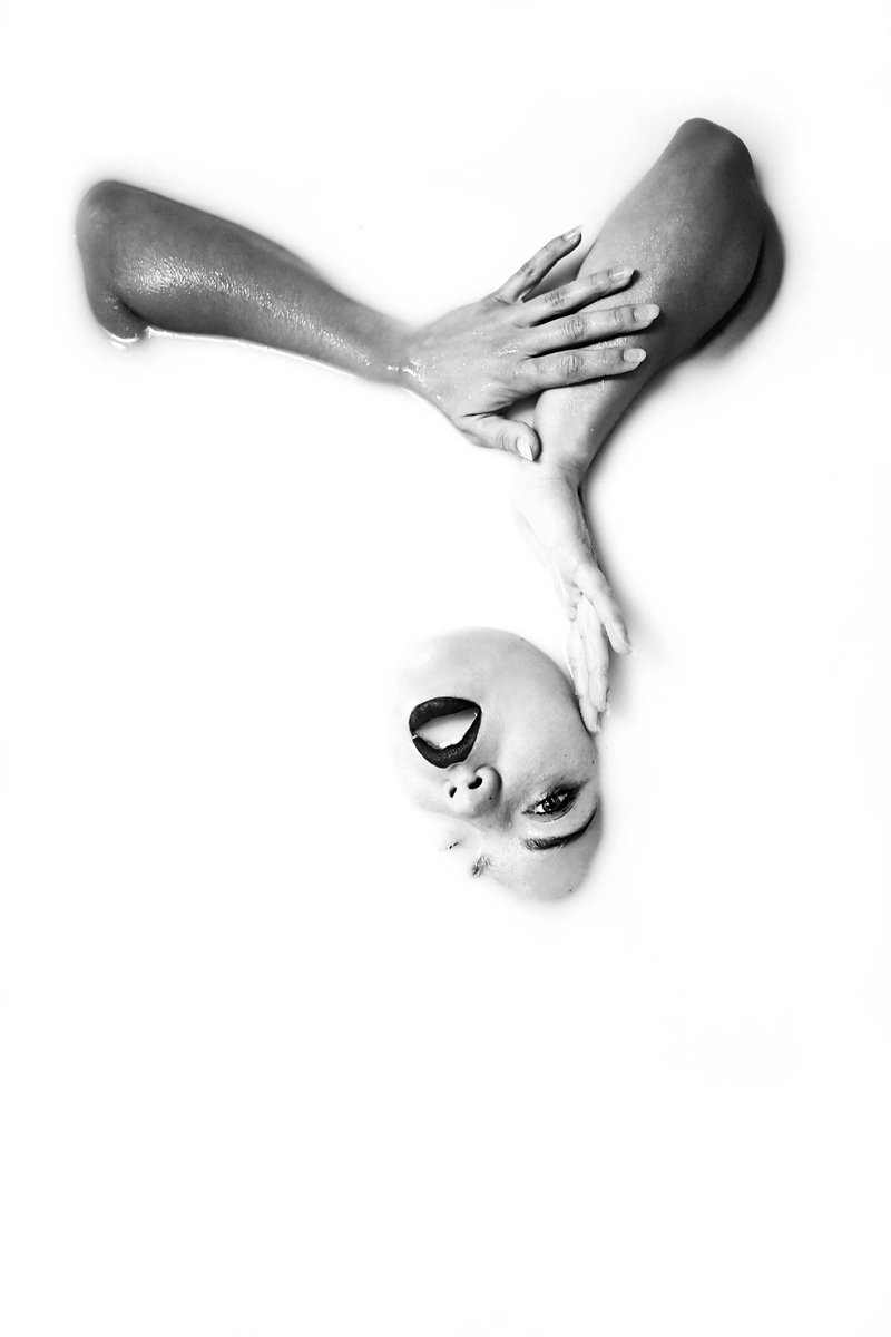 New music dropping everywhere at midnight! 🖤

<a href="/Jenessa_Andrea/">Jenessa Andrea</a> is bringing you the intimate vibes with her new single “To Lose Is To Have” 🍦

Produced by <a href="/strehlowww/">Cristian</a> ✨