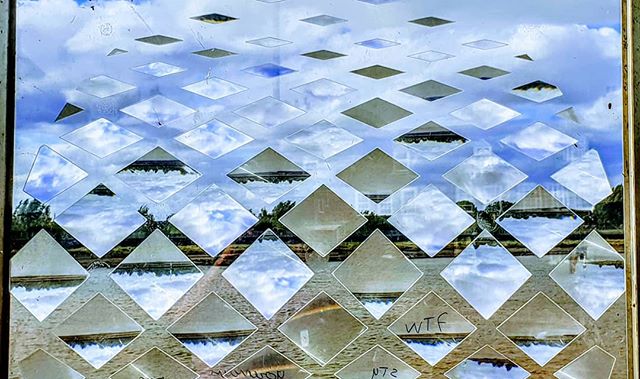 seashorepics's tweet image. #abstractreflection
#abstractart
#reflectionart
#ig_skyvibes
#abstractreflections
#abstract_photography

📸 instagram.com/p/B9PglZ0AYTA/ via tweet.photo