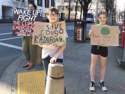 26) Abner,  @Abner4Action, aged 10, is a climate activist from Oregon, USA, who strikes weekly for  #FridaysForFuture and the Congo rainforest. Abner also does digital strikes.