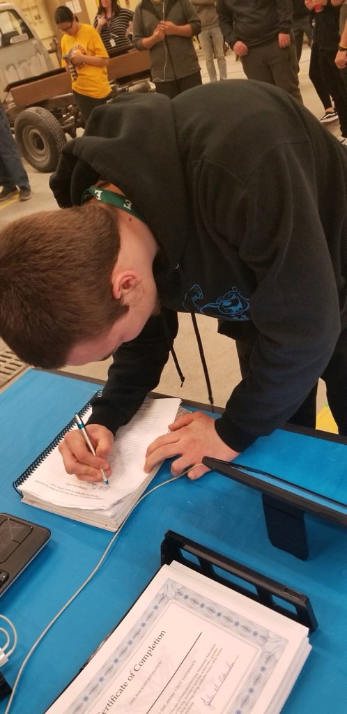 PEERSFdn's tweet photo. Thank you to @WaiteHigh for allowing PEERS and @GM  to share #ARDDES with your students today! Students signed the pledge to avoid distractions while driving, after experiencing this eye opening program. https://t.co/5E5qdBxnKy