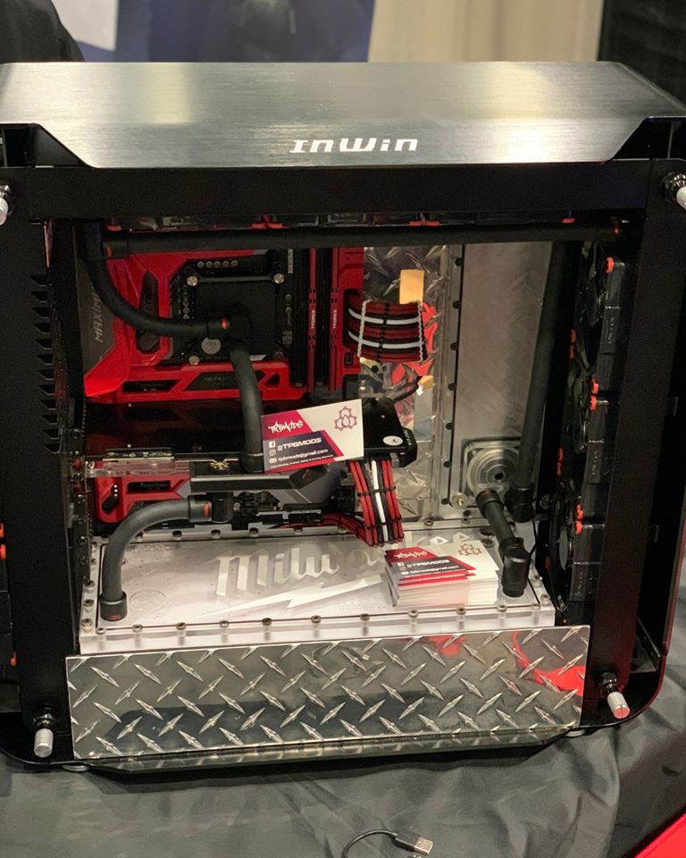 InWin's tweet image. This #MotivationMonday is brought to you by #Tpbmods. This little teaser of his #InWin 925 #CaseMod looks awesome! 😍