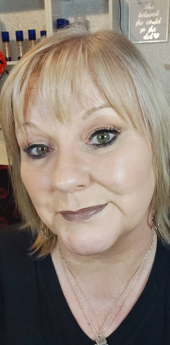 cooke6357's tweet photo. No filters. I created an ombre lippy look with our lipsense liquid lip colours in Espresso as lip liner &amp; Creamer on lips topped with glossy gloss to seal in your for long lasting wear 
To place an order please visit my website 
https://t.co/V0ZarKnsBe https://t.co/NUp0kfFjmS