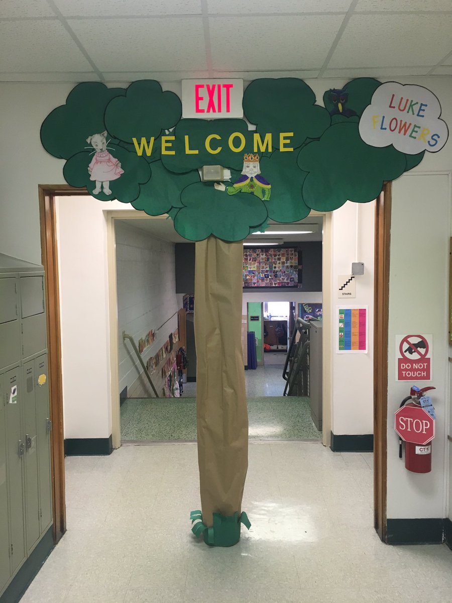 WTPrincipalD93's tweet photo. Staff and students did an amazing job preparing our BGS Neighborhood for @lafcreative Excited to see Luke Flowers speak and demonstrate with us all. #bgsswimstogether #bgsfoxes115 @Scholastic @Mrs_McHugh @sarahlibbgs @Yorkville115 https://t.co/yrJ4f1Pss3