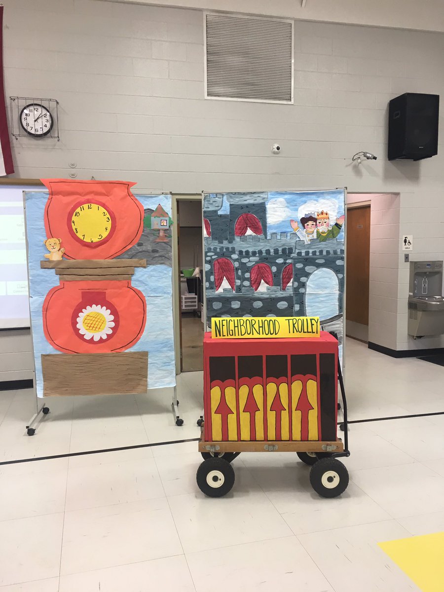 WTPrincipalD93's tweet photo. Staff and students did an amazing job preparing our BGS Neighborhood for @lafcreative Excited to see Luke Flowers speak and demonstrate with us all. #bgsswimstogether #bgsfoxes115 @Scholastic @Mrs_McHugh @sarahlibbgs @Yorkville115 https://t.co/yrJ4f1Pss3