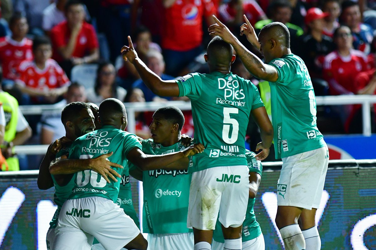 ataqueverblan's tweet photo. 'Verdiblanco', prepárate para la gran fiesta del próximo partido 🇳🇬 #LuciendoLaDelCali y alentar!
⚽️ @AsoDeporCali 🆚 @Corpereira
🏟️ #EstadioDeportivoCali
🏆 @LigaBetPlayD / Fecha 08
📅 06/03/2020 - 7:40 PM
🎟️ @warenaoficial
📷#2020Verdiblanco #VamosCali
📱#CALvsPER| https://t.co/RQRMDQJmud