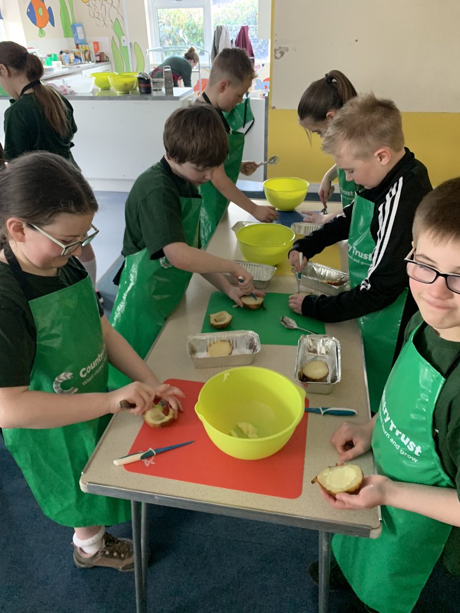 MisbourneWPA's tweet photo. We also made our own Twice-Baked Jacket Potato, using different cutting techniques to create tasty fillings! https://t.co/hQimETogL9