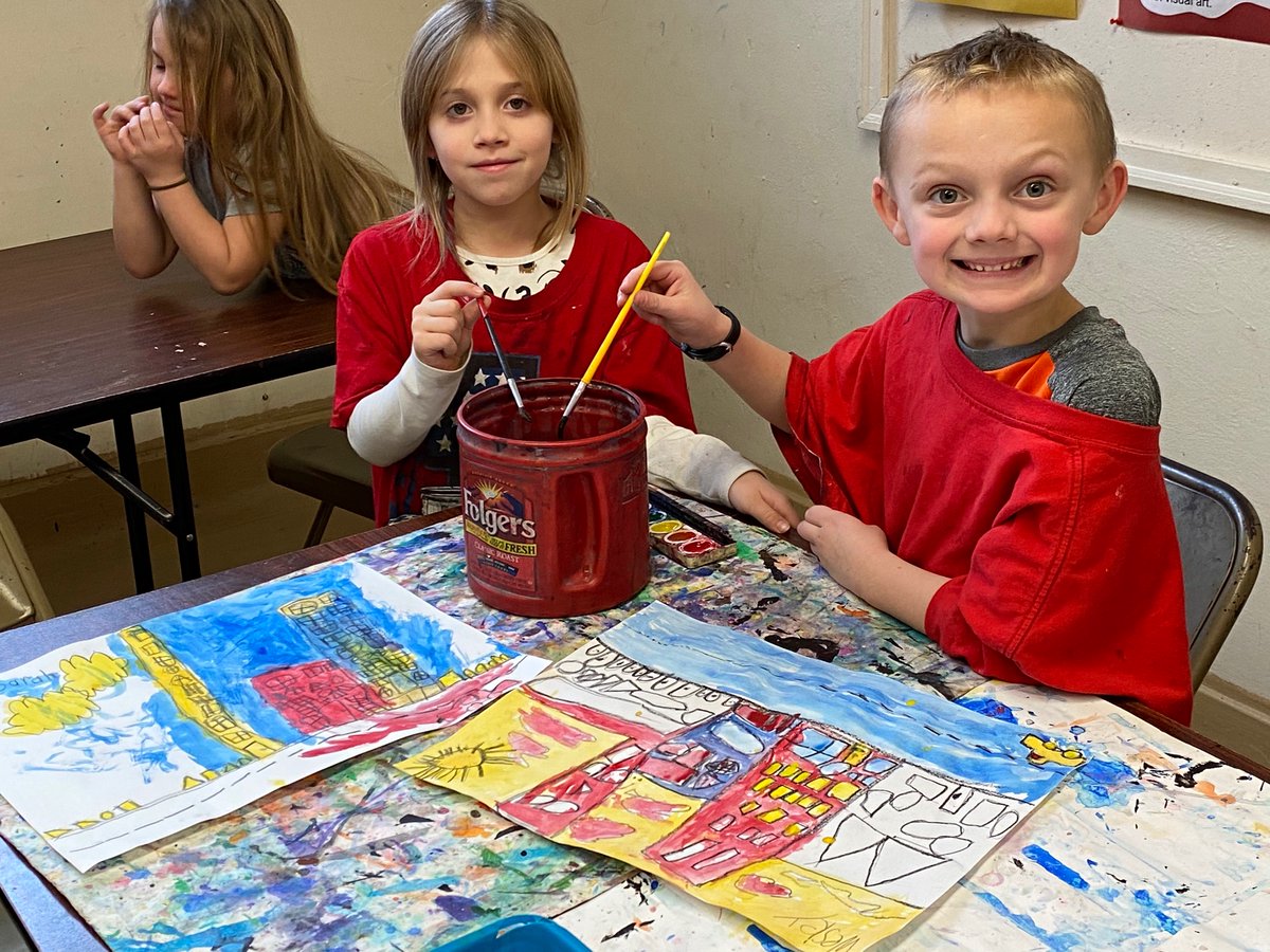 ArtAndMsG's tweet photo. Byesville kinders painting their cityscapes with primary colors. #artclass #elementaryart #GoColts #BestYearYet #RH_Colts https://t.co/qC4jniW941
