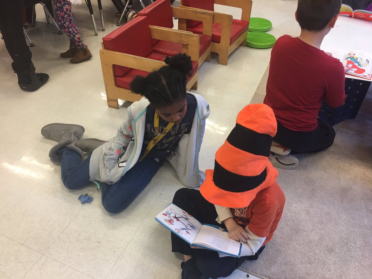 MrsBartley3's tweet photo. #ReadAcrossAmerica Thank you @MrsGarrahan_McD for hosting our buddy read and stem activity! https://t.co/gqGDwMQbuT