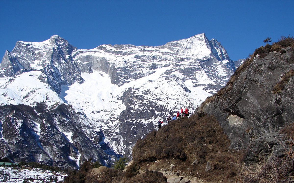 Mundoexplora's tweet image. ¿Quieres disfrutar de las mejores vitas del Himalaya?⛰️
No te pierdas este trekking que combina la ruta tradicional al Campo base del Everest y la ascensión al Kala Pattar con la de los famosos Lagos de Gokio.
⚠️ ¡¡Salida garantizada 15 de mayo!! 👇
mundoexplora.com/trekking-al-ca…
