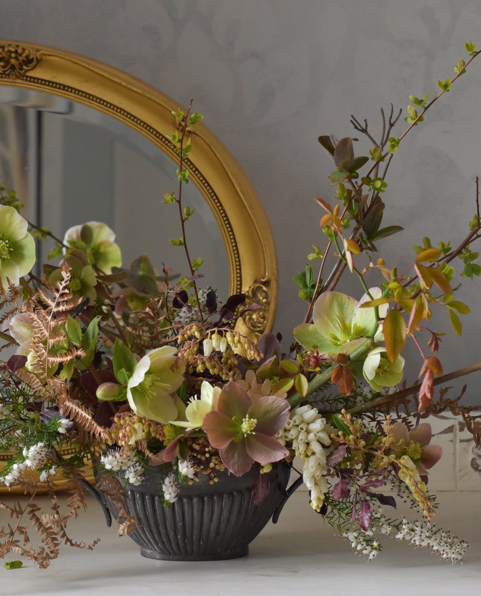 Garden gathered between the showers 

#inspiredbyflowers #inspiredbypetals #justbefloral #underthefloralspell #moodforfloral #floralstories #blooooms #allthingsbotanical #floral_perfection #myfloraldays #still_life_gallery #inspiredwithblooms #slowsimpleseasonal #britishflowers