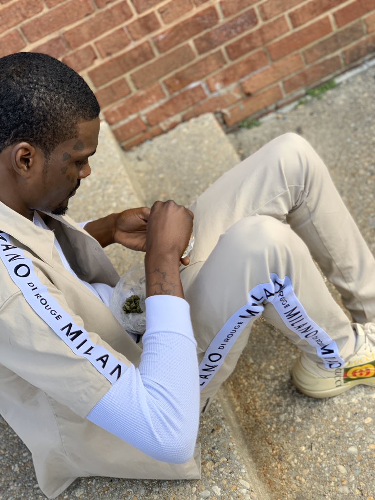 Purpincel1400's tweet photo. #Big25 #LLBri #ForeverMoneyTeam https://t.co/ZJWsvyp2jR