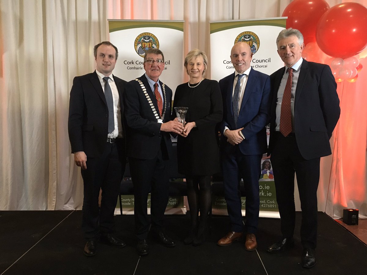 Corkcoco's tweet photo. The Young Golfer James Sugrue closed off 2019 with yet another victory, this time scooping the Amateur Golfer of the Year award from the Irish Golfwriters Association. Bualadh Bos! He’s represented here tonight by his mother, Margaret
#ItsWhoWeAre https://t.co/nMyLOT8EUl