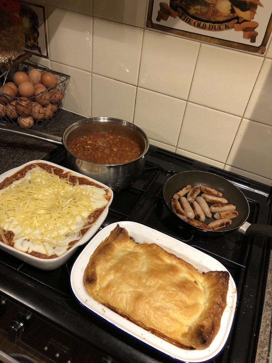 SherylLancaster's tweet photo. #foodprep #monday thanks @HaffnersPies that’s tea sorted for the next 3 days #haffners #finest #topbutcher #mumscooking  #lasagna #pie #chilli #chipolatas 🙌🙋‍♀️❤️ #nevergonnabthin @NeilSledding @markpate83 https://t.co/h24hxS8lLm