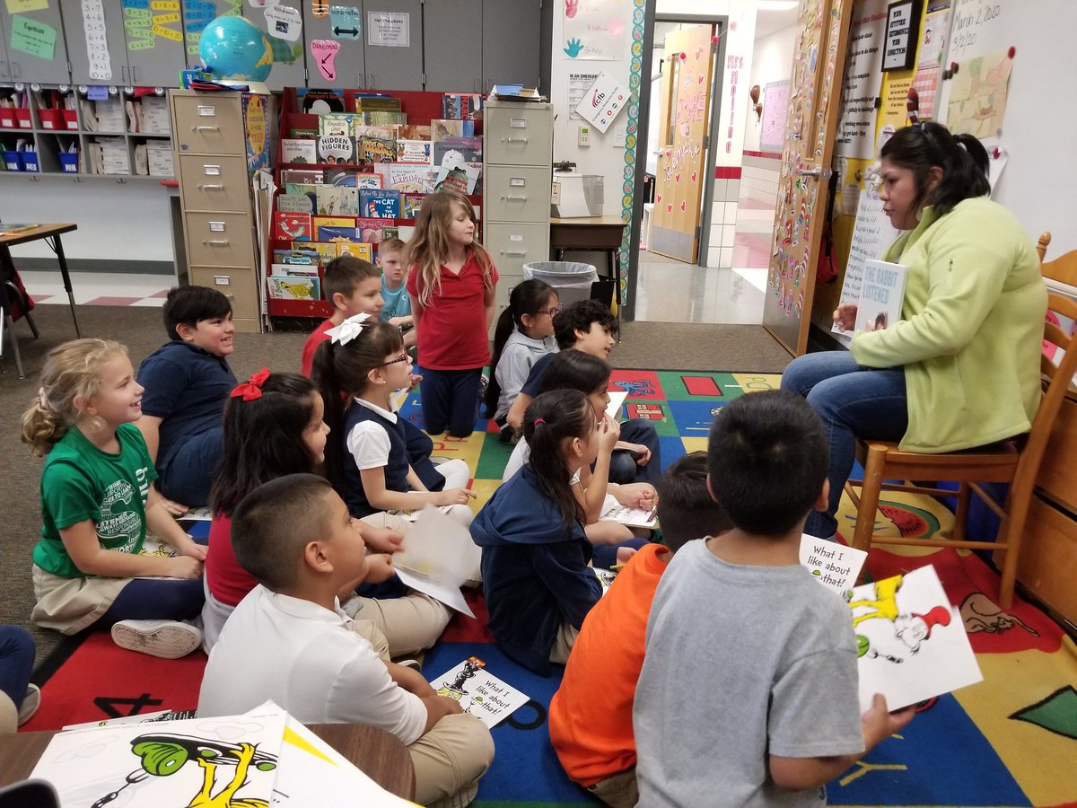 2ndKeene's tweet photo. A great afternoon crew of readers for #ReadAcrossAmericaDay! Thank you to @estradac_cfb @feliciawhiz and Mrs. Hernandez for reading to us today! @StarkPrincipal #celebratestark #cfbmatterstome https://t.co/AiRVOtQF95