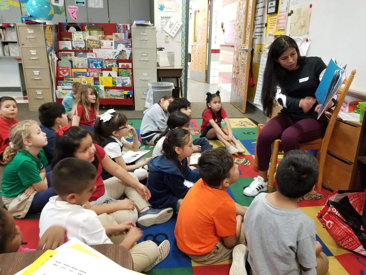2ndKeene's tweet photo. A great afternoon crew of readers for #ReadAcrossAmericaDay! Thank you to @estradac_cfb @feliciawhiz and Mrs. Hernandez for reading to us today! @StarkPrincipal #celebratestark #cfbmatterstome https://t.co/AiRVOtQF95