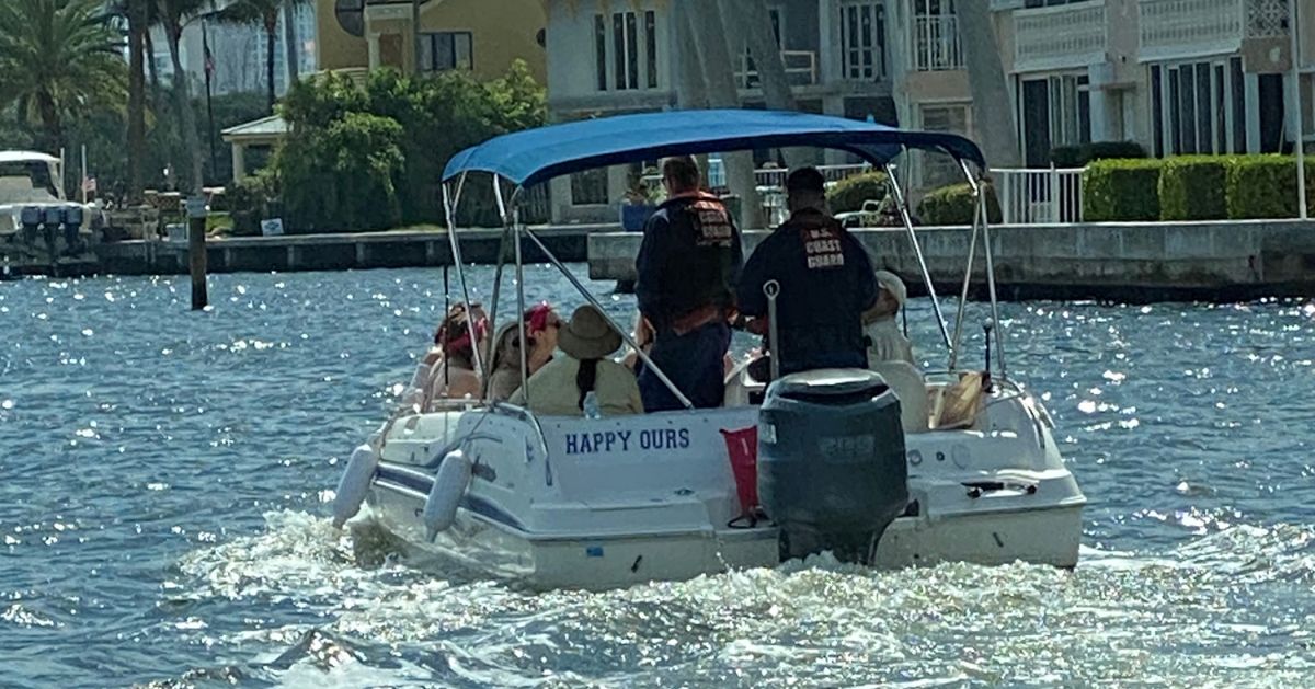 CoastGuardNews's tweet photo. A Coast Guard Station Fort Lauderdale boat crew terminated the voyage of pleasure craft operating as an illegal charter Saturday near Bahia Hutchinson Island. https://t.co/cssxV80spK https://t.co/97PZ4wH2Iu