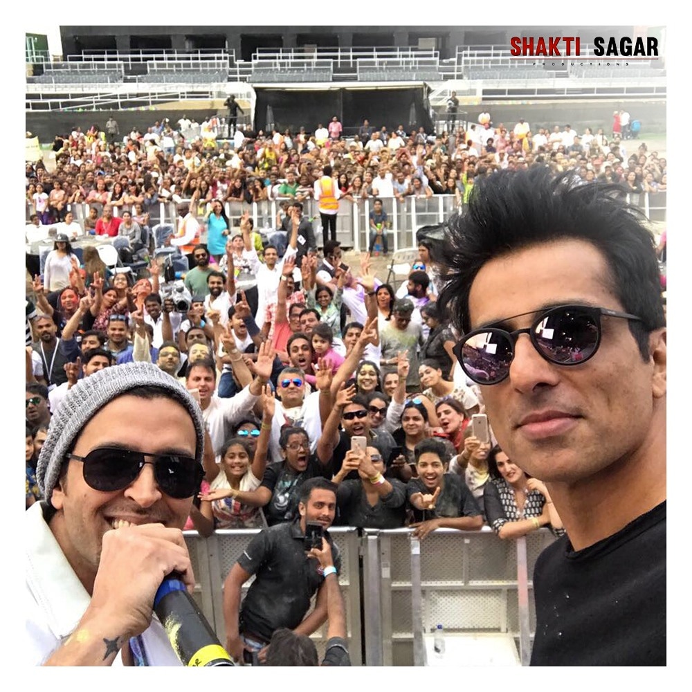 #Throwback to the first event of #ShaktiSagarProductions in #Dubai! 
<a href="/SonuSood/">sonu sood</a> and <a href="/iHrithik/">Hrithik Roshan</a> are surely crowd-pullers 💥
.
.
.
.
#SonuSood #HrithikRoshan #Dubai #Event #Bollywood #Films