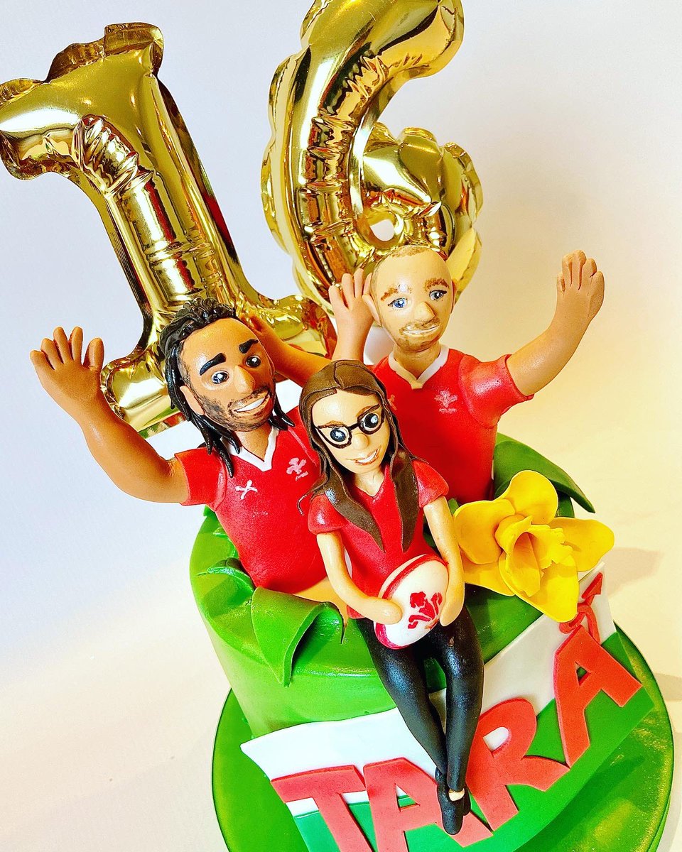 shapecake's tweet photo. It’s not every day you turn 16 so Tara’s in for a big birthday surprise!
#shapecake #rugbycake #rugbyfancake #joshnavidi #kenowens #bespokecakes #bespokecakescardiff #cardiffcakemaker #ediblecaketoppers #bespokecaketoppers #wru #cardiffblues #scarlets @jnavidi @kenowens1088 https://t.co/mJa3YZPZ5W