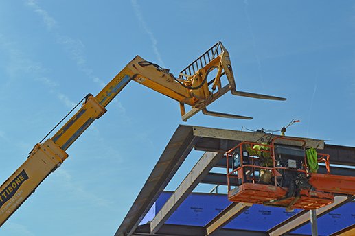 WoodlyndeSchool's tweet photo. Today, Woodlynde School students and colleagues attended our #toppingoffceremony in which the beam that everyone signed was installed on top of the structure that will become our new student commons. #toppingoutceremony #campusconstruction 🛠 @WSCumby https://t.co/C4WoRqja2M