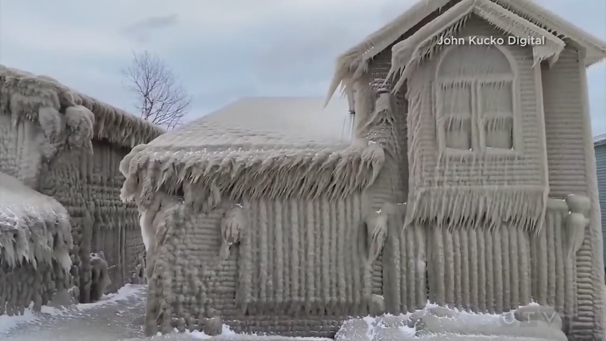 CTVKitchener's tweet photo. Two days of gale force winds that blew water on houses along Lake Erie caused the structures to be covered in ice. https://t.co/ORWDQ7EFIv https://t.co/D2hn4bPIcW