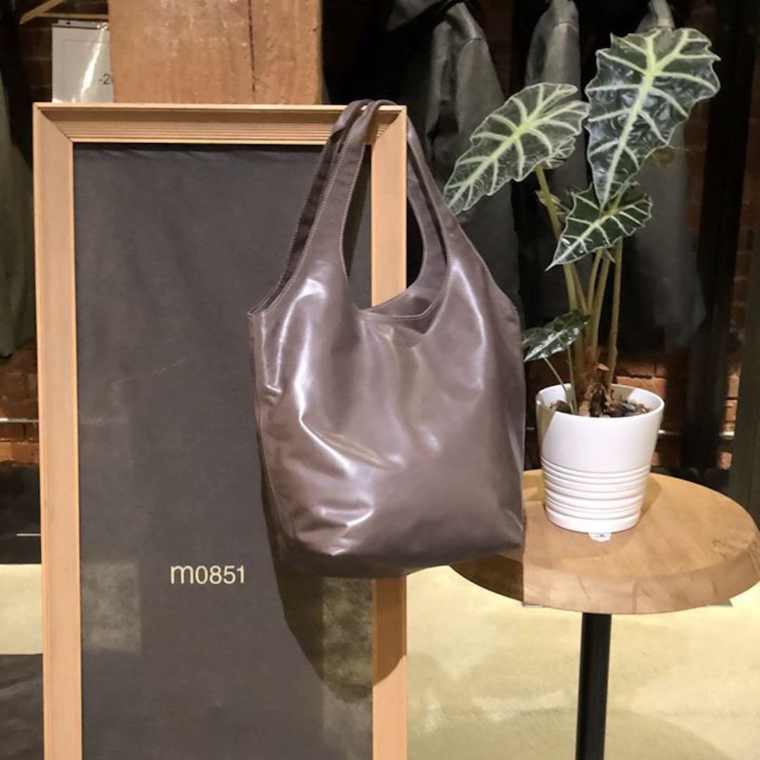 MADE IN CANADA | Get your hands on our #best-selling BR 90 Original Tote before it sells out—its #gorgeous #NaturalShade will enhance any look. ➰ Shop now: bit.ly/2TiuA9X