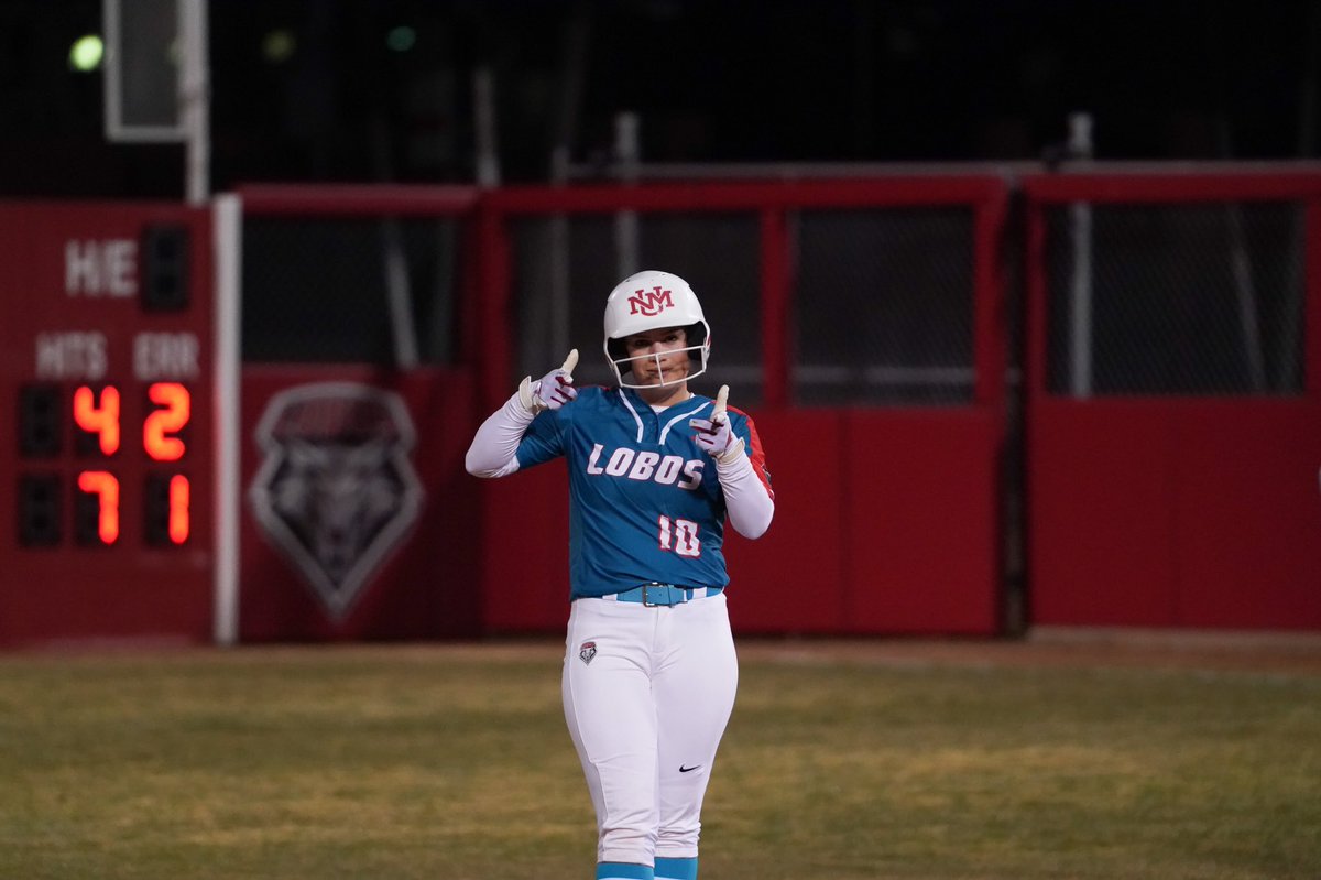 UNMLoboSB's tweet photo. If you’re looking for Cameryn O’Grady (@cameryn_10), chances are you can find her on second. O’Grady currently leads the NCAA in doubles with 13.
#GoLobos #DoubleQueen https://t.co/DkwcbcnHfG