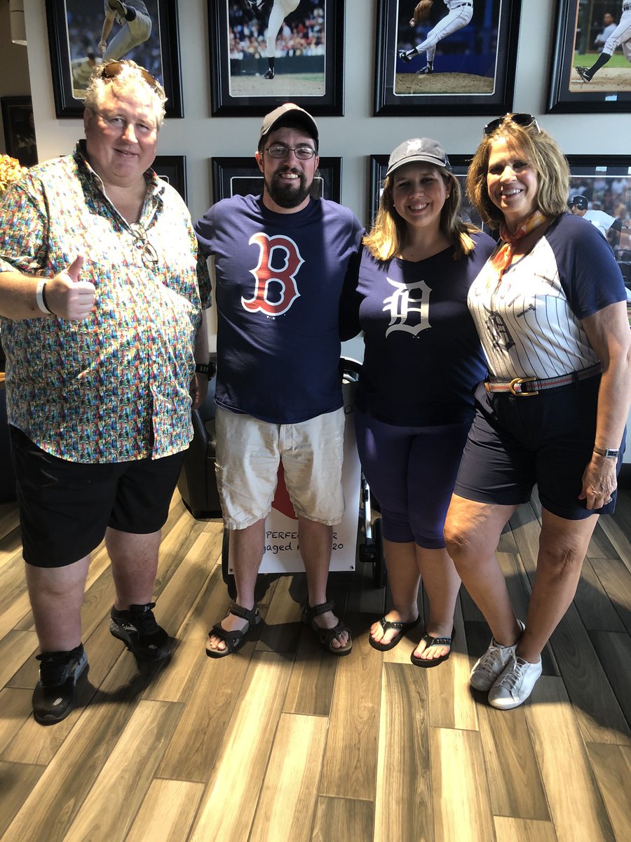 annamarieDC's tweet photo. The celebrations continue at #SpringTraining #TigersvsRedSox #Tigertown #APerfectPair ππβΎοΈ https://t.co/0Ld84tUCG2