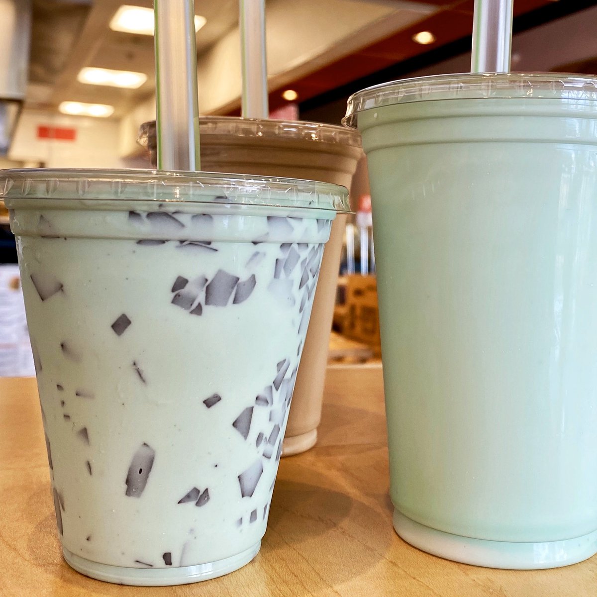 MooyahOC's tweet photo. Itβs #Marchβ¦ How will you #shamrock your #shakes? ππ₯€π #shake #irvine #oceats #MOOYAH #shakeyourshamrocks #icecreamshake #chocolatemintshake #mintshake #chocolatechipmintshake #shamrockshake #greenshake #mintchip #happymarch #hellomarch https://t.co/raZ2Iw5Wbi https://t.co/puiwo5OtKi
