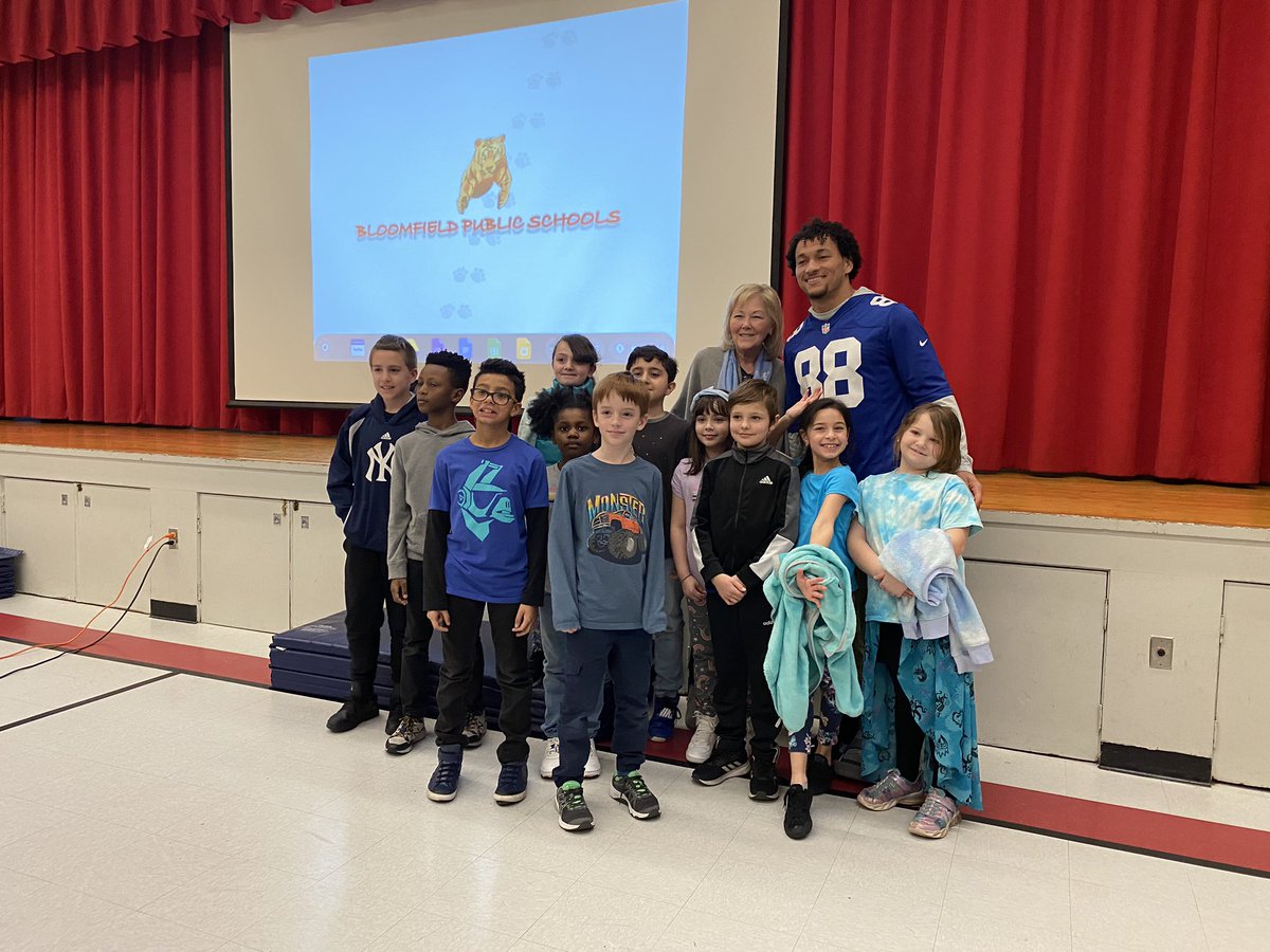NYG in the Community (@giantscrdept) on Twitter photo Today <a href="/eazyengram/">Evan Engram</a> stopped by Franklin Elementary School for Read Across America Day! Evan had the chance to read a few books and answer some great questions from the students! #ReadAcrossAmerica Today <a href="/eazyengram/">Evan Engram</a> stopped by Franklin Elementary School for Read Across America Day! Evan had the chance to read a few books and answer some great questions from the students! #ReadAcrossAmerica