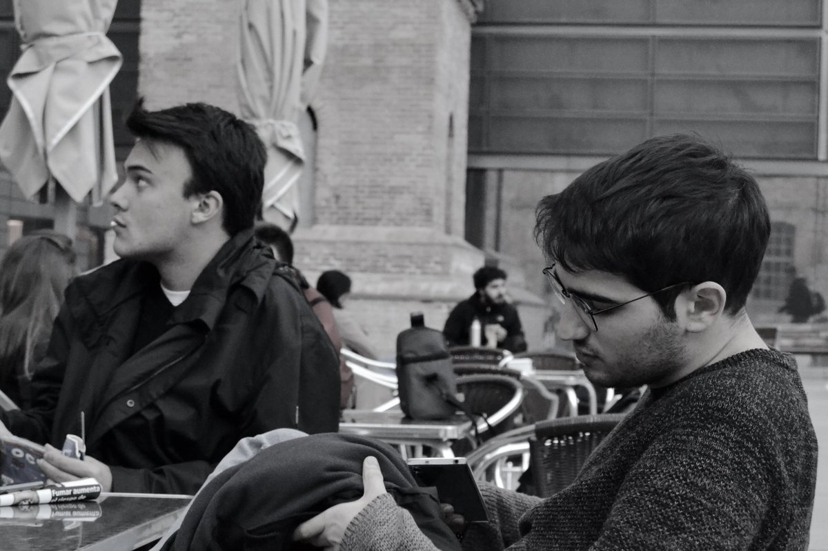 itsJuliaMoreso's tweet photo. En canvi, les fotos més tontes de l’altre dia al bar quan no hi havia ni llum bona queden així de maques. Ja n’aprendrem algun dia...🙃 https://t.co/NrOcpvBobR