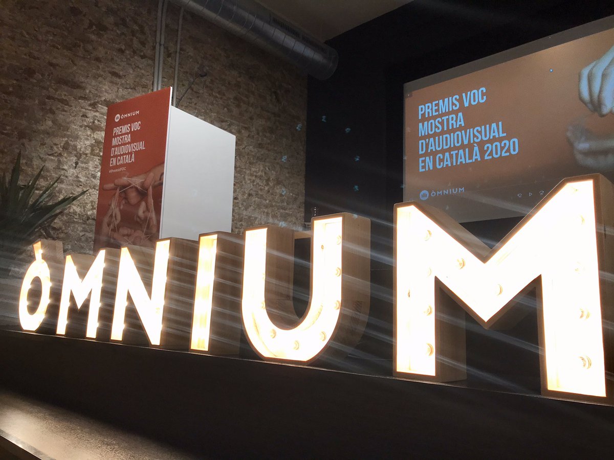 ingraciaEvents's tweet photo. Apunt d’entregar els premis #voc Mostra d’audiovisual en català @omnium https://t.co/kjOtlRAqun