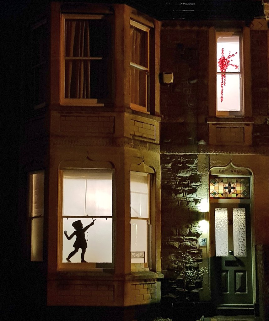 manylittlewords's tweet photo. So every year my neighbourhood does this thing called @windowwander, where we dress up our windows and spend the evening wandering about looking at them. I love it. Strong environmental theme this year.

Little spots of brilliance in an otherwise gloomy month 😊 https://t.co/Xj8ySyDvJE