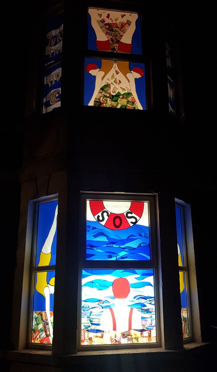manylittlewords's tweet photo. So every year my neighbourhood does this thing called @windowwander, where we dress up our windows and spend the evening wandering about looking at them. I love it. Strong environmental theme this year.

Little spots of brilliance in an otherwise gloomy month 😊 https://t.co/Xj8ySyDvJE