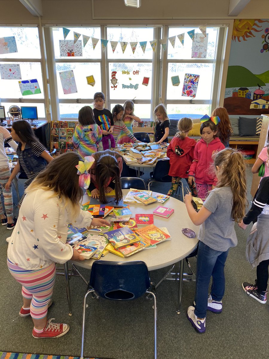 TraceyYearick's tweet photo. In celebration of #ReadAcrossAmerica the @ljebullpups library is holding a used book sale and we have some excited readers! #BullpupsLoveBooks https://t.co/zE5FbTelnp
