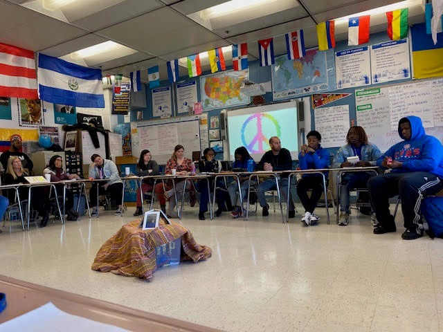 FCAIBCHICAGO's tweet photo. Shout out to the 9th grade team for hosting a powerful "Student Race and Identity at Farragut" Peace Circle.
#StudentVoice #Inclusivity #RestorativeJustice #PeaceCircle #FCAIBChicago @CPSNetwork16 #ChicagoPublicSchools #LittleVillage #LaVillita #Chicago https://t.co/ODZhyeSgWE