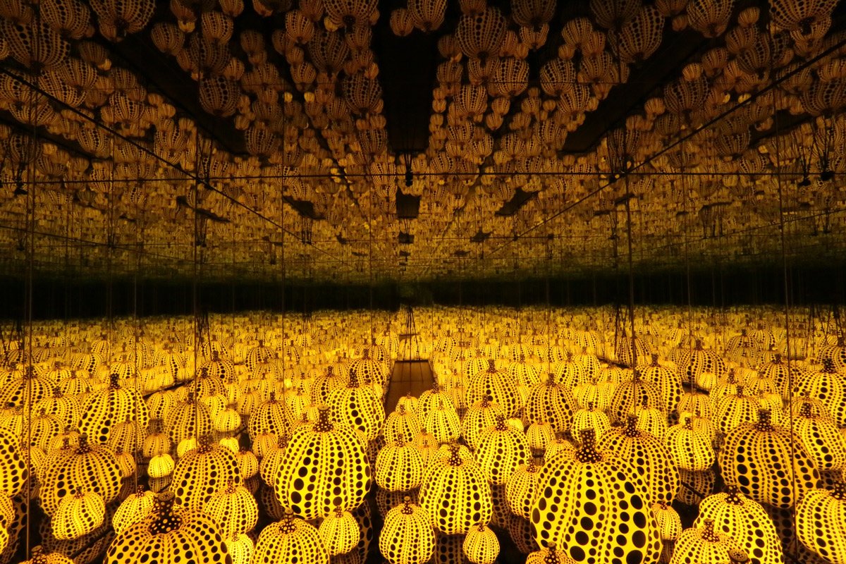 SabinaSilverx's tweet photo. Just got an email from the Tate saying Yayoi Kusama's Infinity Mirrored Rooms is coming to the Tate Modern this summer!!!!!!

This is what it looks like!!!!!  I AM BUZZING https://t.co/Gwyr71YDXw