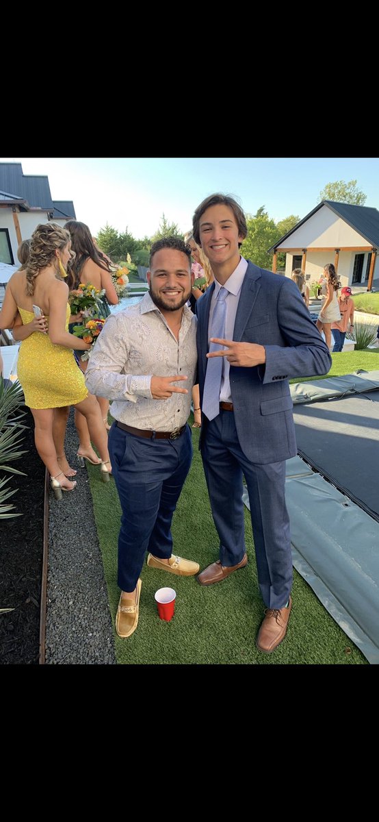 AydenclayBaker's tweet photo. Happy birthday to a day 1 dude! Me and this dude have been through it all. through thick and thin I wouldn’t trade our memories for anything. Ly bro can’t wait to make more memories these upcoming 4 years❤️❤️🎂#cboys #papano #hunchie https://t.co/N2Vwjw3Rr6