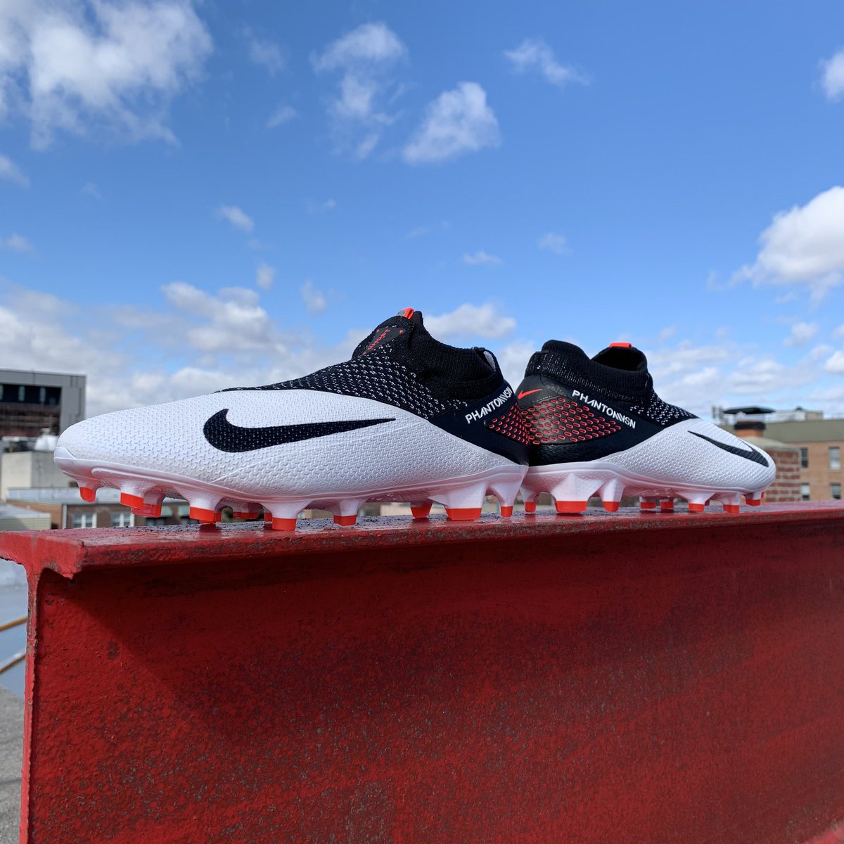 u90soccer's tweet photo. Playmakers Only!
The #PhantomVSN2 is designed for passing wizardry and lethal finishing.
Available now @ https://t.co/sccPwLeJtC
——
#phantom #phantomvsn #phantomvision2 #nikephantom #nikefootball #kevindebruyne #debruyne #nycsoccer #newyorksoccer #newyork #nyc #newyorkcity https://t.co/m8Gfb8ngkD