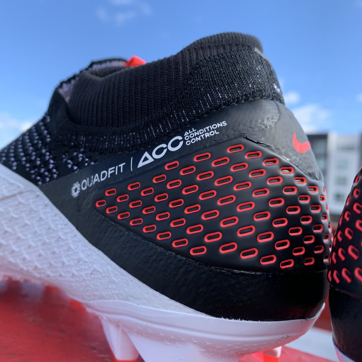 u90soccer's tweet photo. Playmakers Only!
The #PhantomVSN2 is designed for passing wizardry and lethal finishing.
Available now @ https://t.co/sccPwLeJtC
——
#phantom #phantomvsn #phantomvision2 #nikephantom #nikefootball #kevindebruyne #debruyne #nycsoccer #newyorksoccer #newyork #nyc #newyorkcity https://t.co/m8Gfb8ngkD