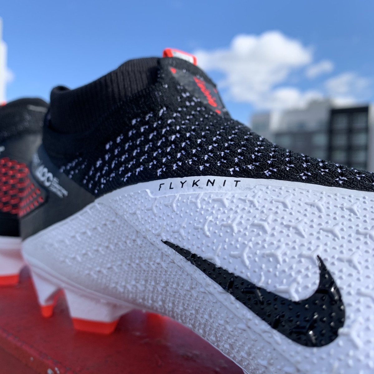 u90soccer's tweet photo. Playmakers Only!
The #PhantomVSN2 is designed for passing wizardry and lethal finishing.
Available now @ https://t.co/sccPwLeJtC
——
#phantom #phantomvsn #phantomvision2 #nikephantom #nikefootball #kevindebruyne #debruyne #nycsoccer #newyorksoccer #newyork #nyc #newyorkcity https://t.co/m8Gfb8ngkD