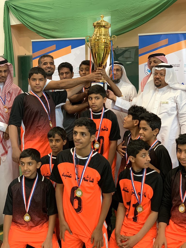 Sportingmadina's tweet photo. برعاية سعادة مدير مكتب التعليم غرب المدينة حققت مدرسة هاشم بن عتبة المتوسطة بطولة كرة الطائرة لمدارس المكتب 🏆 https://t.co/XPkXMg6P9z