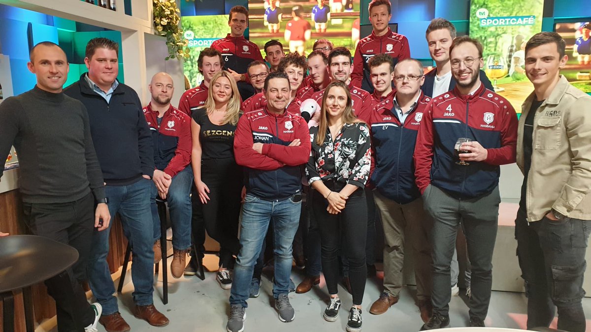 ChristiaensN's tweet photo. Zo meteen in #tvlsportcafe:
⚽️ @dantevanzeir (@kvmechelen) en analist @ThomasBuffel over de strijd om PO1.
🥊 Jill #Serron over haar kamp voor de BENELUX-titel op het Trudo Boksgala.
Publiek: de autoritaire leider in 4e prov. C, De Jeugd Borgloon.
⏰21u & 23u
📺 @tvlbe https://t.co/urBXNvA854