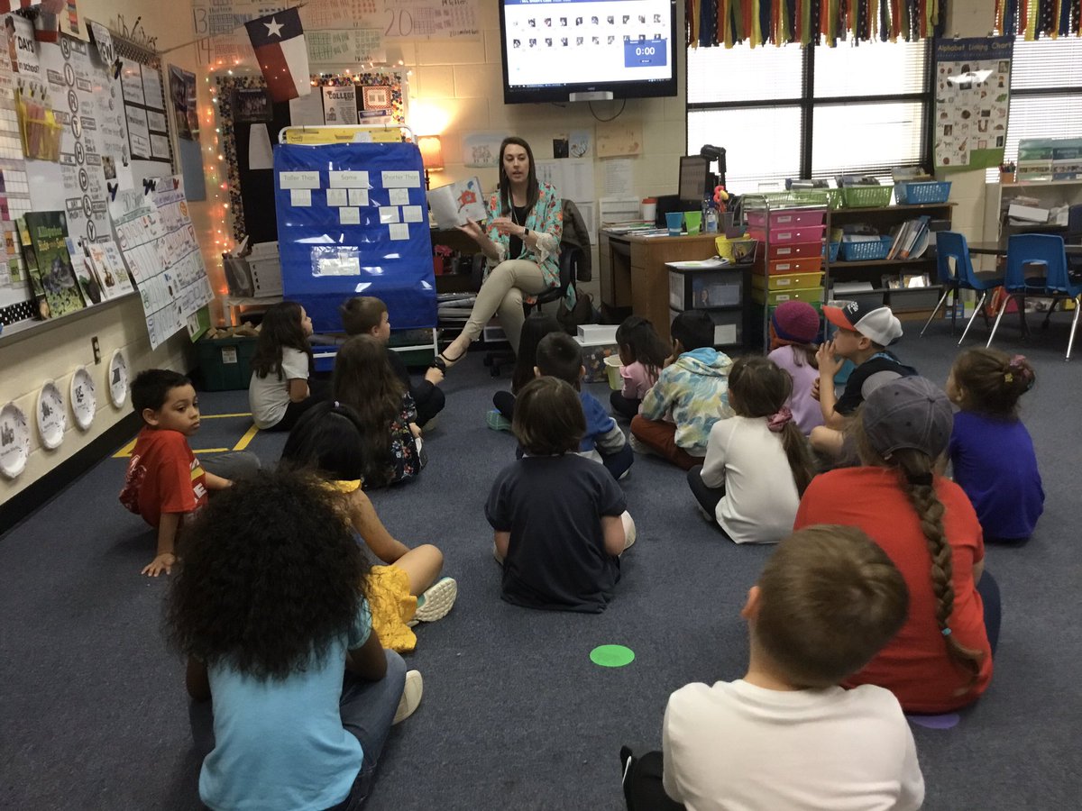 Mrs_Britain_K's tweet photo. Happy #ReadAcrossAmerica Day! #DrSeuss #hewittandbeyond @HewittElem https://t.co/Vddu7HIgEb